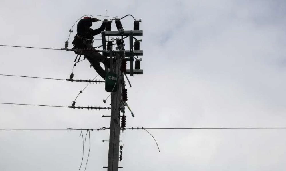 Στα μαχαίρια ΝΔ – ΣΥΡΙΖΑ για την ακρίβεια και την πανδημία